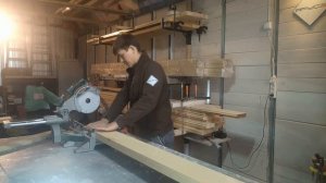 Как Отрезать Доску в Размер на Торцовочной Пиле | Обучение Работе по Дереву