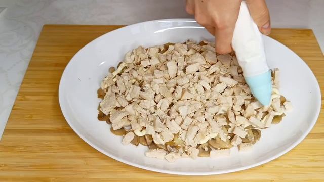 Праздничный САЛАТ с КУРИЦЕЙ и ГРИБАМИ! смотреть онлайн