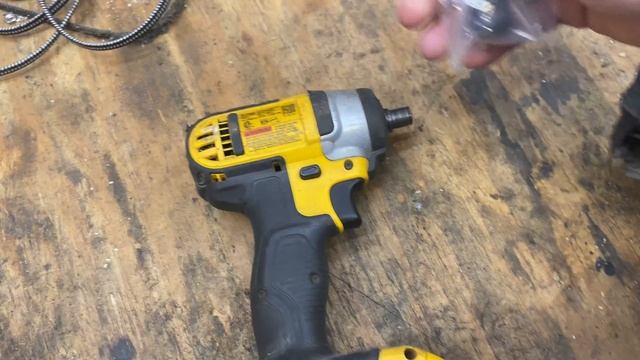 DeWalt DCF 885 Impact Chuck Rebuild, Wasn't Holding Bits смотреть онлайн