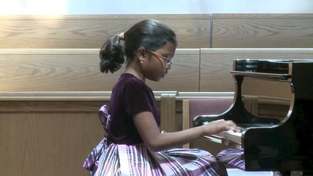Varshaa Maxwell performs "Minuet" by Krieger смотреть онлайн