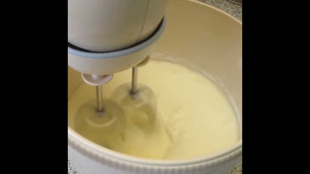 Взбитые сливки с сахарной пудрой за 4 минуты смотреть онлайн