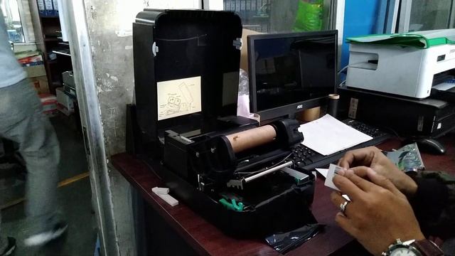 Install ribbon and label barcode printer TSC TTP-244 pro смотреть онлайн