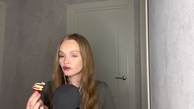 АСМР | ИТИНГ КЛУБНИКИ В ШОКОЛАДЕ | ASMR | EATING STRAWBERRIES IN CHOCOLATE смотреть онлайн