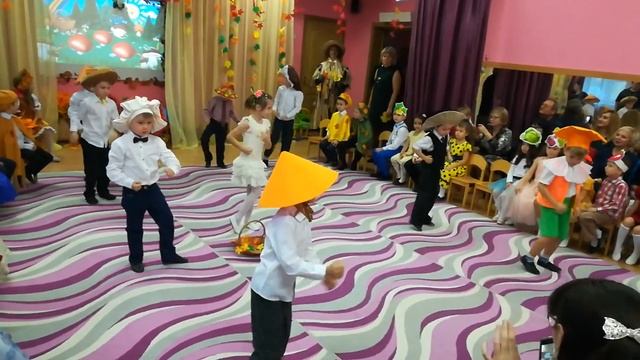 Танец грибов. Курск. Д/С 4 смотреть онлайн