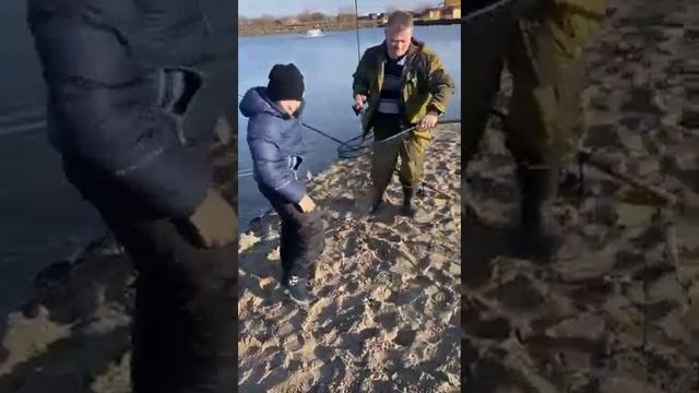 Погодка шикарная как и уловы наших рыбаков?? смотреть онлайн