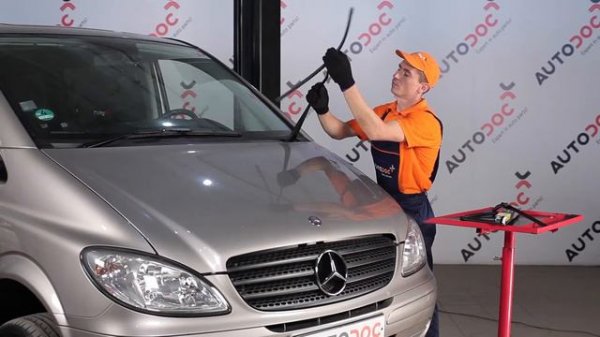 How to change wipers blades MERCEDES VITO W639 [TUTORIAL AUTODOC]
