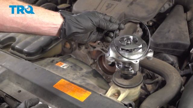 How to Replace Engine Water Pump 2003-2011 Mercury Grand Marquis смотреть онлайн