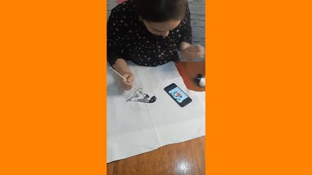 Видео мастер-класса "Рисуем снегирь на футболке" смотреть онлайн