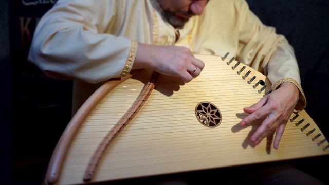 Русский инструмент гусли. Народный музыкальный инструмент с древними корнями. Кирилл Богомилов. смотреть онлайн