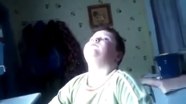 МАЛЬЧИК УЧИТ СТИХОТВОРЕНИЕ!!РЖАЧ!! смотреть онлайн