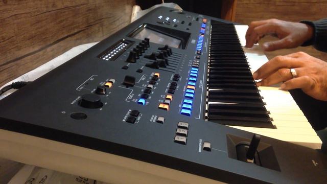 Luis Fonsi-Despacito ft.Daddy Yankee (Yamaha Genos) смотреть онлайн