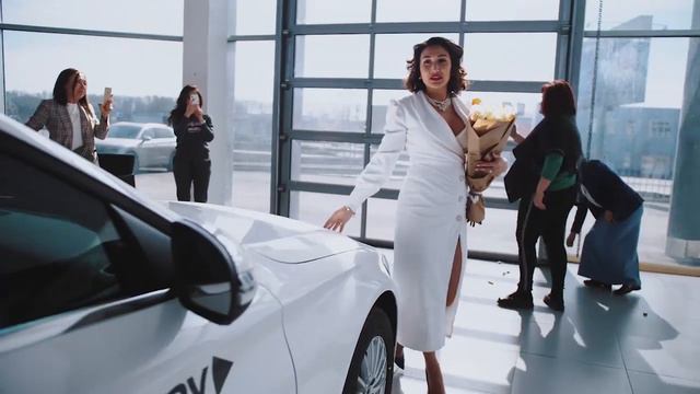 Вручение автомобиля Mercedes Даяне Амировой - Новости Greenway смотреть онлайн