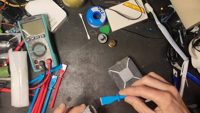 Как правильно и удобно заменить термопасту смотреть онлайн