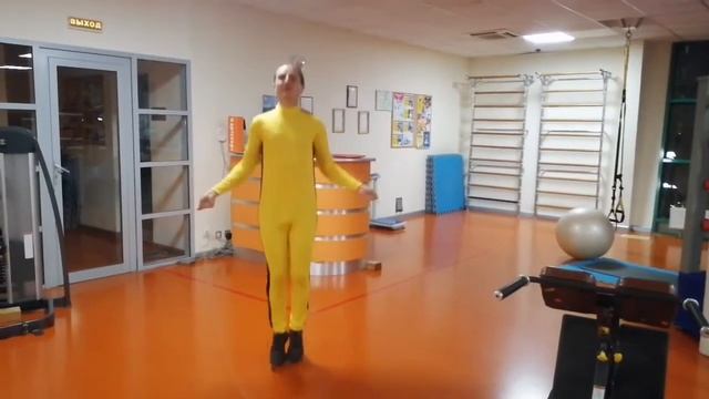 БРЮС - ЛИ НА ТРЕНИРОВКЕ ! РАЗМИНКА БРЮС - ЛИ ПЕРЕД ТРЕНИРОВКОЙ ! смотреть онлайн