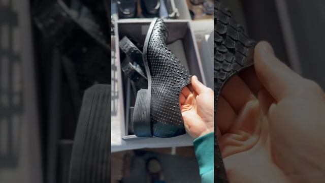 Оксфорд из кожи питона ??? #rrshoes #кожанаяобувь #обувь #обувьручнойработы #мужскаяобувь смотреть онлайн