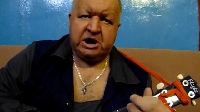 "Костлявые руки." Легли на укулеле-баритон. Слова мои, музыка - детское подражание группе "Криденс" смотреть онлайн