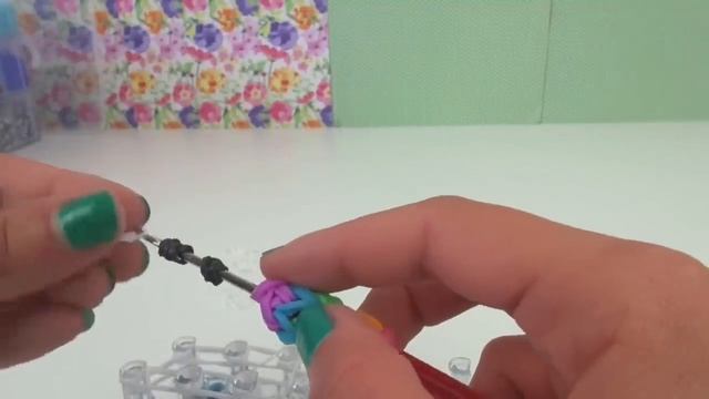 Брелок из резинок привидение на станке Rainbow Loom смотреть онлайн