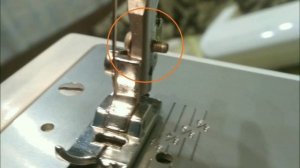 Лапка роликовая на бытовой швейной машине