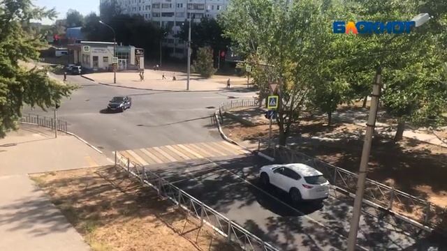 Изменение схемы движения в Волжском привело к транспортному коллапсу смотреть онлайн