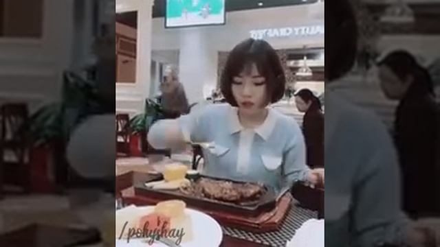 Китайка накрасила губы и не может поесть!ржачьь смотреть онлайн