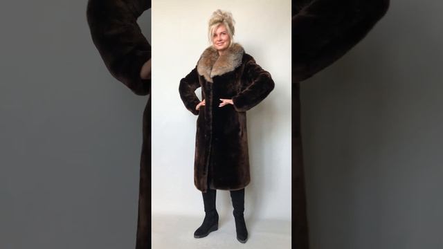 Шуба мутон за 5500 ₽ в очень хорошем состоянии, отд.енот дл.105 см р.46-48 на furprice.ru /11770/ смотреть онлайн