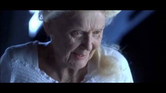 Titanic Scene - Old Rose Throws The Heart Of The Ocean Into The Sea