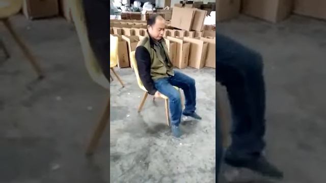 Haleywood - Bentwood upholstered chair rocking test 1 смотреть онлайн