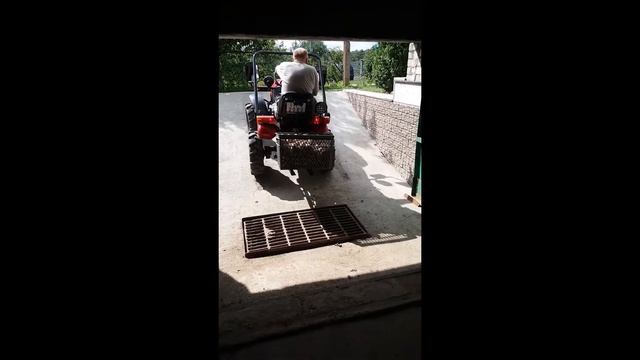 О чем не догадались инженеры МТЗ 152: уникальное изобретение – вилы для минитрактора. смотреть онлайн