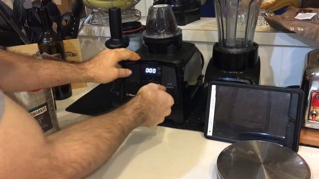 Grind Whole Bean Coffee Fast n Easy | Vitamix Blending Bowl Venturist 1200 смотреть онлайн