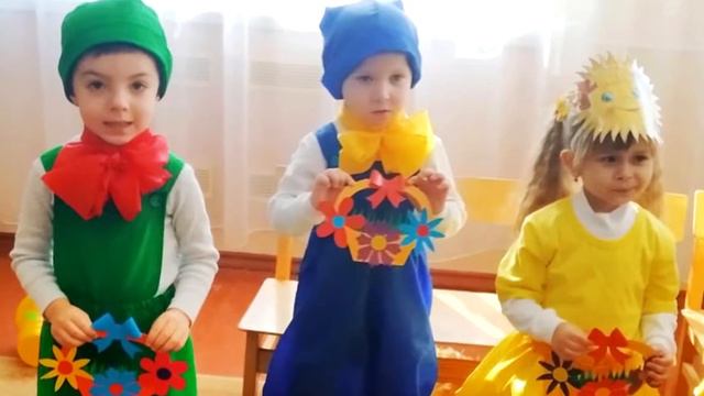 Про підготовку до свята 8 березня ,майстер-клас з виготовлення букетів, та саме святкування смотреть онлайн