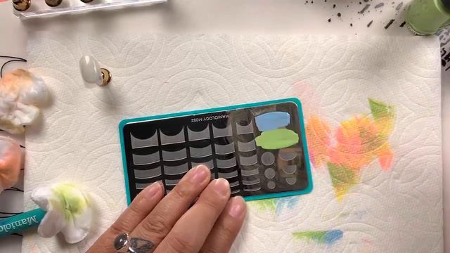 Easy Rainbow Nails Using a Nail Stamping Plate - Maniology LIVE! смотреть онлайн