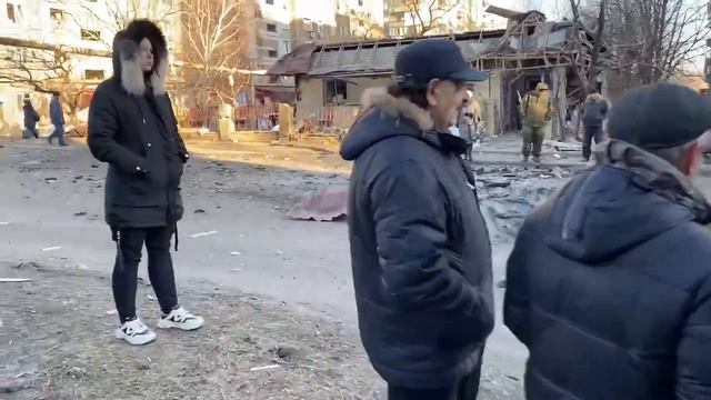 Макеевка, мкрн. Солнечный. Последствия вчерашнего прилёта Точки-У смотреть онлайн