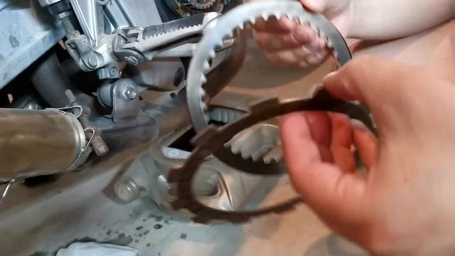 Замена дисков сцепления на мотоцикле SUZUKI sv650 смотреть онлайн