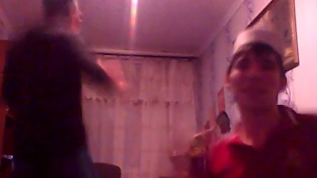 Вот как люди сходят с ума сидя 2 день дома? смотреть онлайн