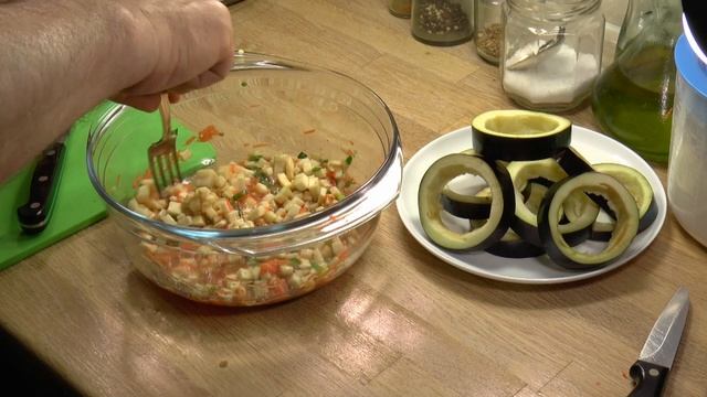 Жареные баклажанные кольца с начинкой из моркови, зелёного лука, баклажанов, яиц..Просто, вкусно! смотреть онлайн