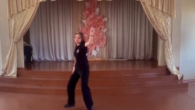 5 простых движений для начинающих танцоров/развиваем уверенность в себе на танцполе смотреть онлайн