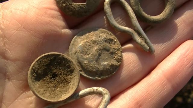 6 соток купили участок в деревне и обнаружила находки в огороде. Ищу клад монет с металлоискателем. смотреть онлайн