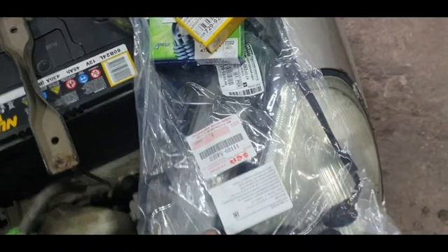 Suzuki Liana замена топливных фильтров,прокладок и маслянного датчика. смотреть онлайн