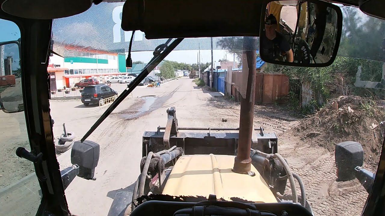 Часть № 1 Парковка из свалки. Работа экскаватора-погрузчика CATERPILLAR смотреть онлайн