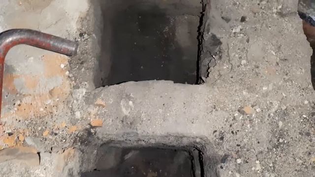 Заглянем внутрь печной трубы. Труба дымила 70 лет. Из чего делали. Разбираю печную трубу. смотреть онлайн