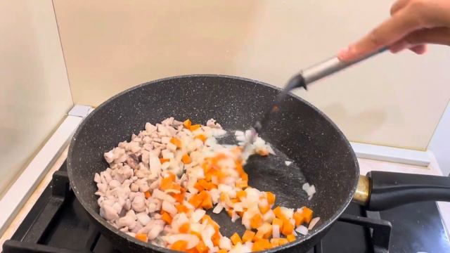 Тайский жареный разноцветный рис!???#тайскаякухня #жареныйрис #рецептжареныйрис смотреть онлайн