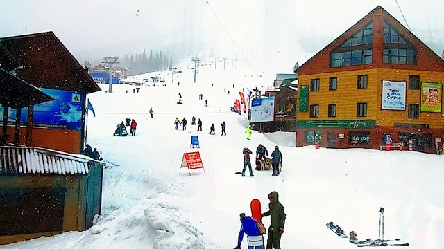 Зимний отдых в горах — это искрящийся снег, морозный воздух и яркое солнце. смотреть онлайн