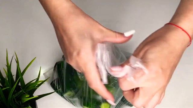 Хрустящие,малосольные огурчики в пакете за 5 минут. смотреть онлайн