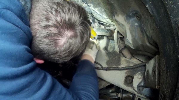 Замена датчика колодок Discovery 3