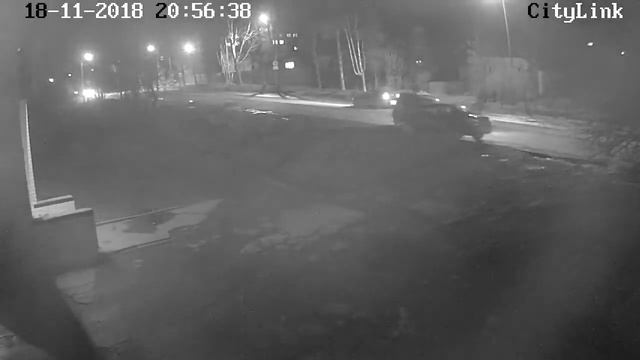 В Петрозаводске водитель протаранил стоящий на обочине автомобиль смотреть онлайн
