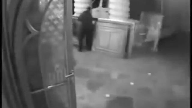 Янукович бежит из  Межигорья