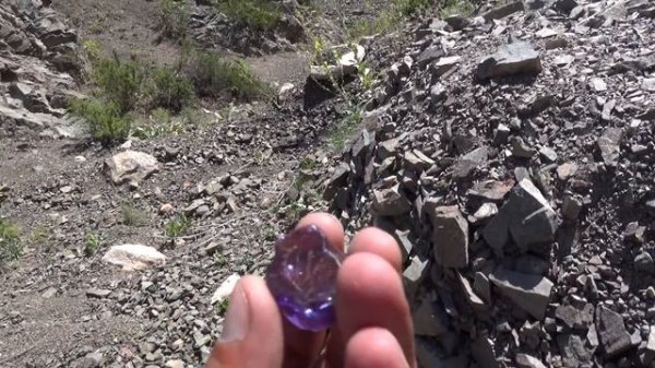 Найден камень аметист и самородок