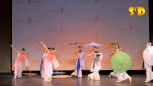 Китайский танец с зонтиками