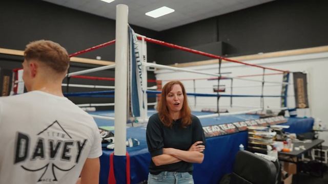 BBC News came to my Boxing Gym?! | Inside Training Camp with Professional Boxer Ep.3 смотреть онлайн