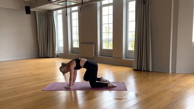 5 упражнений на растяжку для спокойного утра (6) смотреть онлайн